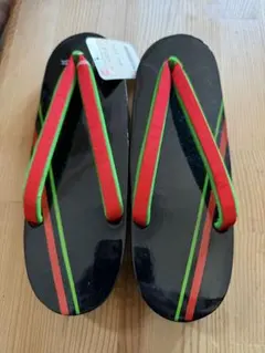 ストライプデザインの木製下駄