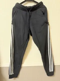 adidas フューチャーアイコン　3ストライプパンツ