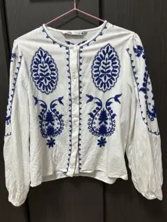 ZARA 刺繍入り長袖シャツ ホワイト/ブルーサイズ S
