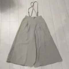 GUのベージュサスペンダー付きガウチョ