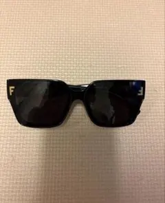 【こう様専用】FENDI サングラス ブラック ゴールドロゴのサムネイル