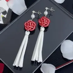水引とスエードタッセルのピアス「赤×白」