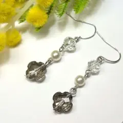 ハンドメイドピアス　2332　　　　　　お花ガラスビーズのピアス