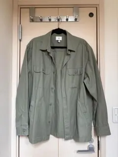 H&M リラックスフィット ミリタリージャケット オリーブグリーンのサムネイル