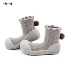 Attipas カーキ ポンポン付きファーストシューズ