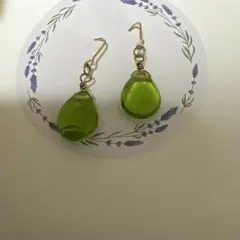 最終値下げグリーン ドロップ型ガラスピアス、サージカルステンレス、新品