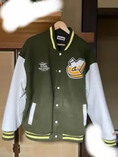 センチメーター スタジャン 刺繍ロゴ オリーブグリーン×ホワイト　XL