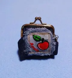 デニム 刺繍 がま口　新品・未使用 アップル りんご ジーンズ 財布 小銭入れ