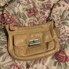 お安くしましたcoach クラシック　ベージュ レザー ショルダーバッグ　本革