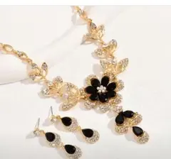 ブラックフラワー　ピアスとネックレスセット