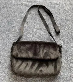 NIKEファーショルダーバッグ　ブラック