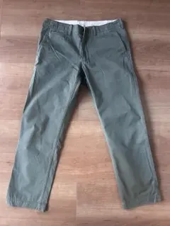 ユニクロ　オリーブグリーン チノパン