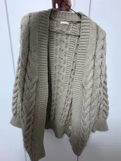GU ベージュ ケーブルニット 長袖カーディガン