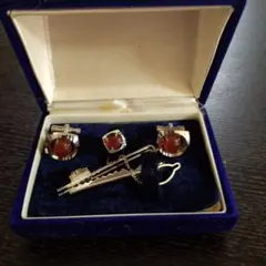 ネクタイピンとカフスボタンセット
