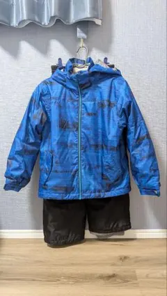 スキーウェア150cmサイズ　上下セット　長さ調整可能