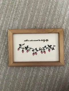 苺　刺繍パネルのサムネイル