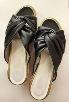 ブラックレザーウェッジヒールサンダル　厚底　DIANA