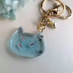 猫 キーホルダー レジン 淡い水色 透明感 ハンドメイド
