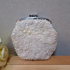 ビーズ装飾 ホワイト ラウンド型コインケース がま口