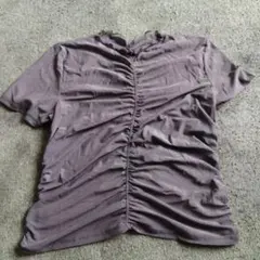 GU ダークグレー ギャザー半袖Tシャツ
