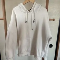 ホワイトオーバーサイズパーカー