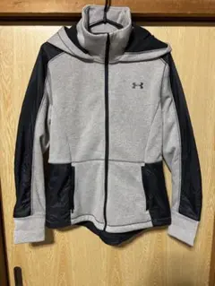 Under Armour ジャージセット、女性。上LG、下MD。