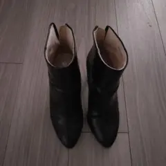 ブラック ヒール付きブーティのサムネイル