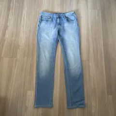 GU ジーユー　ライトブルー ストレートデニム　31