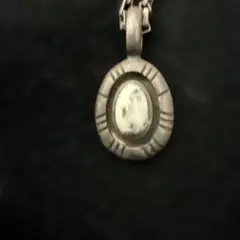 シルバーオーバル型ペンダントネックレス
