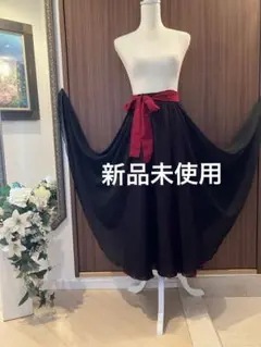 フレアスカート 黒と赤のリボン付き