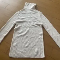 ホワイト ハイネック リブ編み ニット