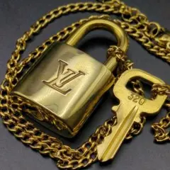 希少 ホワイトゴールド LOUIS VUITTON 南京錠 ネックレス カデナ