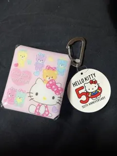 Hello Kitty 50周年記念カラビナ付きクリアマルチケース