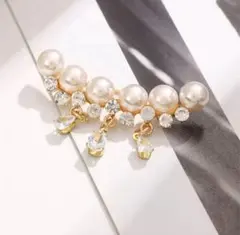 ブローチ　パール　ラインストーン　上品　ゴールド　卒業式　卒園式　フォーマル　春