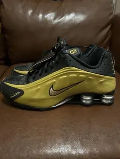 NIKE Shox R4 ブラック ゴールド 27.5cm