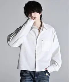 ADRER クロップド・レギュラーカラー・シルエット・シャツ