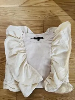 フリル付き長袖トップス