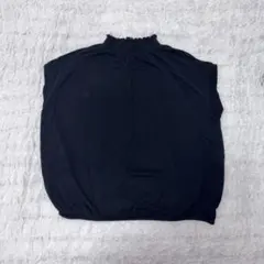 ブラック ノースリーブ フリルネック トップス