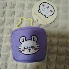 ちいかわカラビナつき刺繍スクエアミニポーチ