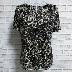 【SCAPA】 スキャパ　花柄　フリル　半袖　ストレッチ素材　トップスのサムネイル