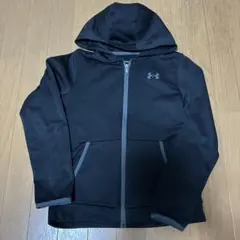 Under Armour ブラックパーカー