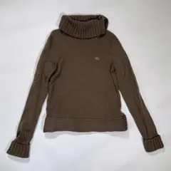 バーバリーブルーレーベル タートルネック ニット ホースロゴ ボタン　M 茶