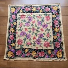 Yves Saint Laurent 花柄シルクスカーフ