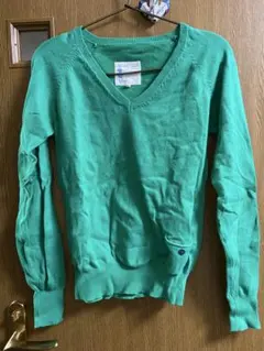 【￼綺麗め】a ra sha 台湾ブランド　緑色 Vネック 長袖ニット　S〜M