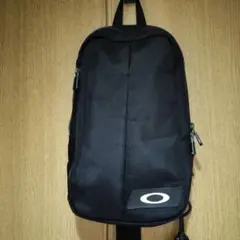 Oakleyオークリーの ブラック シンプルショルダーバッグ！