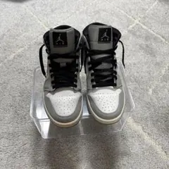 ナイキ エアジョーダン1 ミッドカット ライトスモークグレー/ブラック-ホワイト