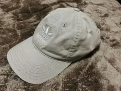 adidas グレー キャップ ロゴ刺繍