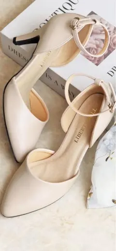 Liberty doll  ポインテッドトゥセパレートストラップパンプス