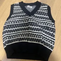 幾何学模様 ニットベスト ブラック　ホワイト