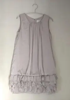 新品SHIPSリトルブラックトロイメライ ベージュ色Aラインワンピースミニドレスのサムネイル